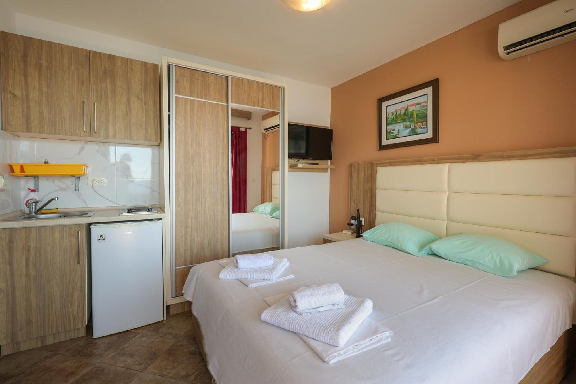 Athos Apartments Dobre Vode ドプラー・ヴォダ エクステリア 写真